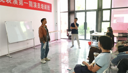 都勻影視攝制服務機構(gòu)（都勻影視版權(quán)服務中心）正式揭牌成立，助力區(qū)域影視產(chǎn)業(yè)專業(yè)化發(fā)展