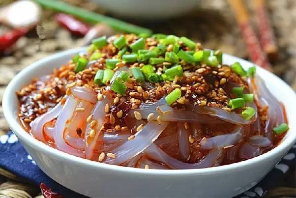 年夜飯桌上的清爽主角 三款經(jīng)典粉絲涼拌菜速成指南